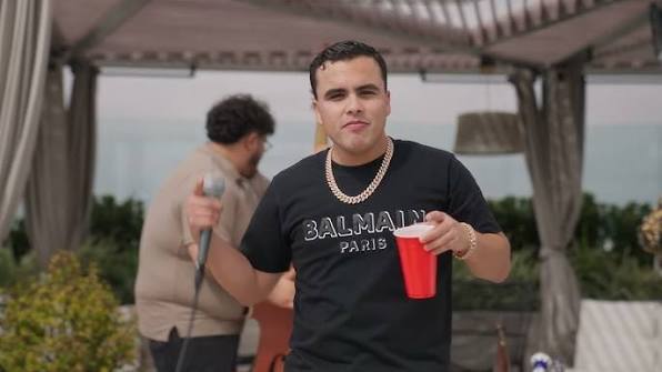 Ian Cordova performing